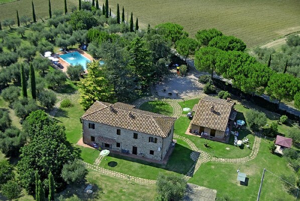 Exterior - Rosehip apt with shared pool (Castiglione del Lago)