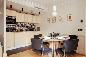 1-BR Deluxe Apartment | Private kitchen | Fridge, microwave, oven, dishwasher