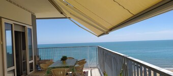 Apartment with large terrace right by the sea
