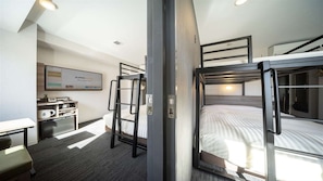 Deluxe Super Connecting Room, Non Smoking | Free WiFi, bed sheets