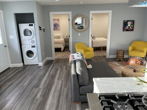 2 bedrooms, free WiFi, bed sheets - The Hartman's get away 2 bedroom. Perfect for baseball families.  (Oneonta)