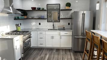 Coffee/tea maker, fridge, microwave, oven