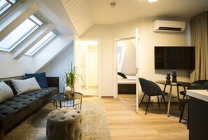 Leilighet – basic, 1 soverom | Oppholdsområde | Flatskjerm-TV