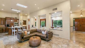 Smart TV, chimenea, Hulu, servicios de streaming