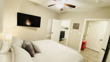 1 habitación, tabla de planchar con plancha, wifi gratis y ropa de cama