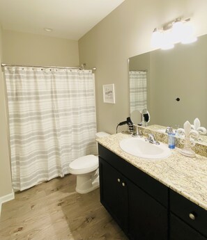 مجففات شعر، مناشف، صابون، شامبو