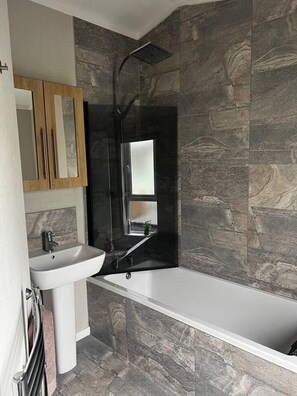 Cabin | Bathroom