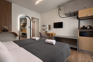 Junior Room | In-room safe, desk, soundproofing, free WiFi