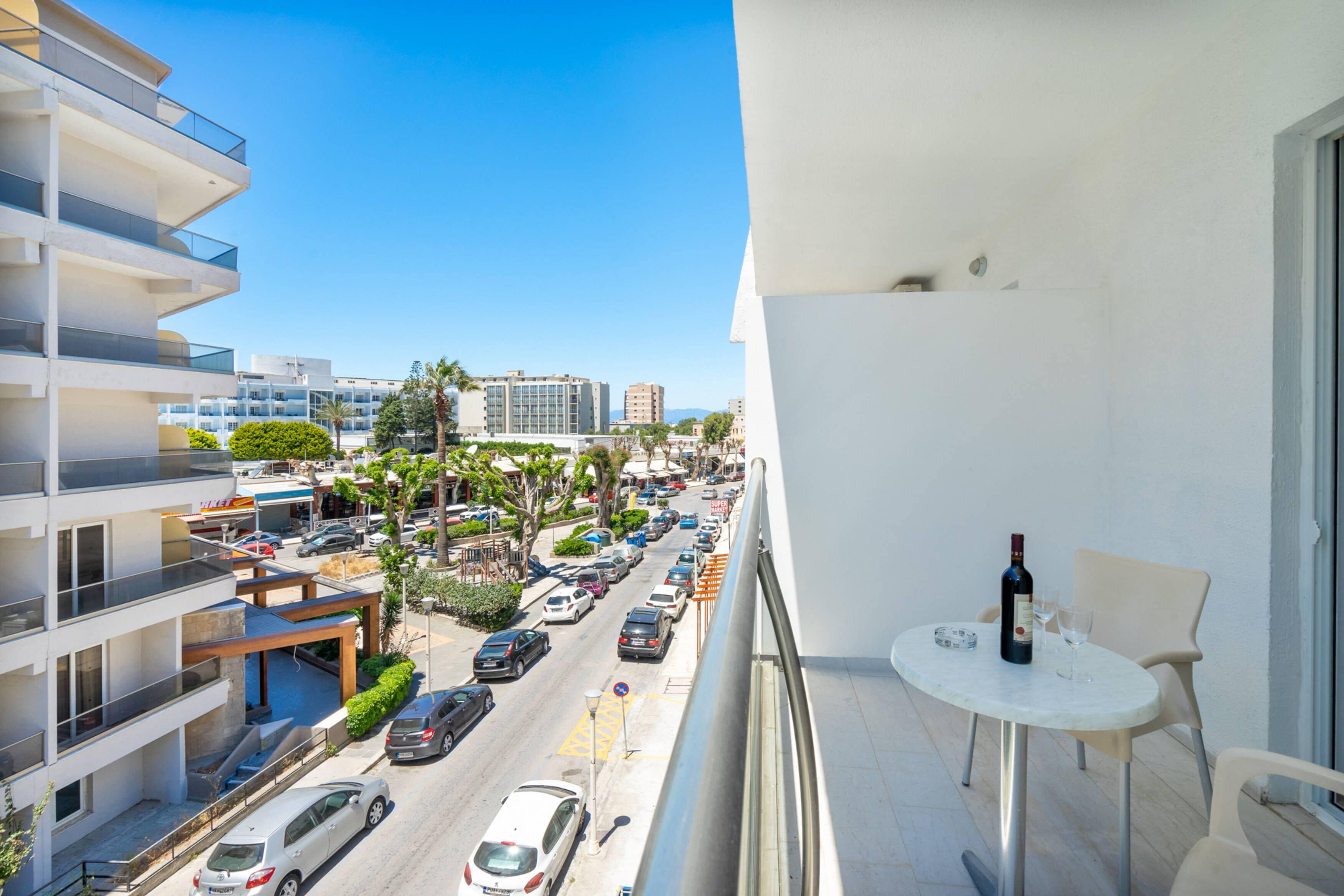 basic room | city view