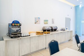 Free daily buffet breakfast
