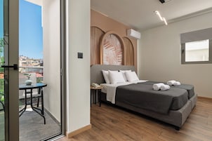 Basic Room | In-room safe, desk, soundproofing, free WiFi