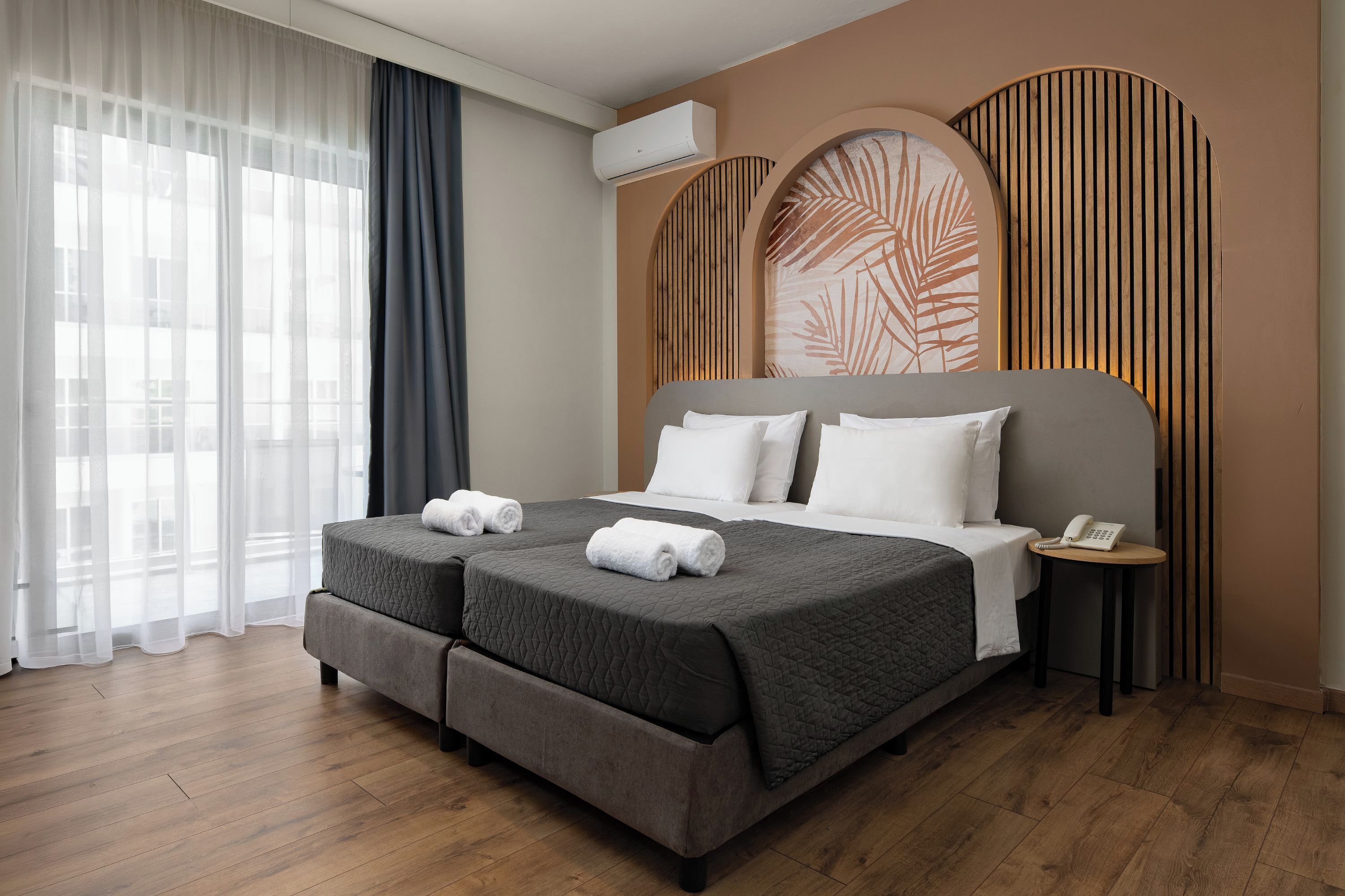 Junior Room | In-room safe, desk, soundproofing, free WiFi