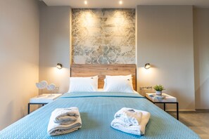 Egyptian cotton sheets, premium bedding, down comforters - Olympus Pantheon Luxury Rooms (Dio-Olympos)