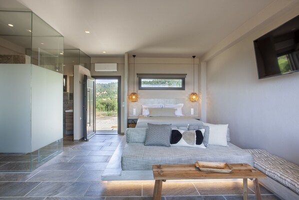 Tempur-Pedic beds, individually decorated, individually furnished, desk - Alterra Vita Eco Villas (Sithonia)