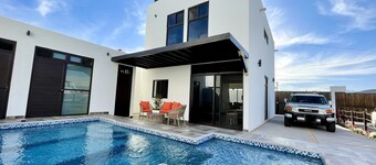 Enjoy 360 degree views from the eagle's nest and roof garden 