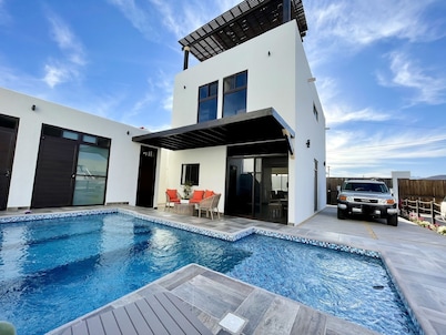 Enjoy 360 degree views from the eagle's nest and roof garden 