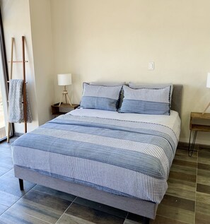 3 chambres, bureau, fer et planche à repasser, accès au Wi-Fi (inclus)