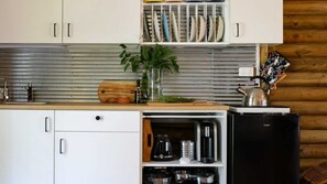 Fridge, coffee/tea maker, toaster, cookware/dishes/utensils - The Love Shack (Wheatsheaf)