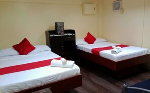 Free WiFi, bed sheets - OYO 742 Blythe 888 De Jardin Transient House (Baguio)