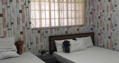 OYO 742 Blythe 888 De Jardin Transient House