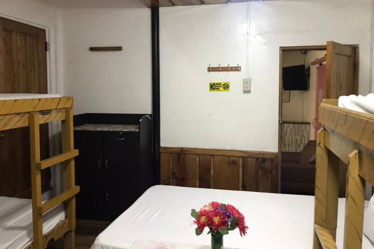 Camera, dormitorio misto | 1 camera, Wi-Fi gratuito, lenzuola
