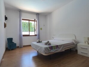 4 chambres, fer et planche à repasser, accès au Wi-Fi (inclus)