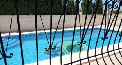 Villa with own pool, wifi, 8 packs, in La Font, Campello