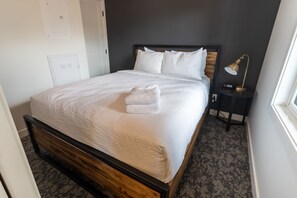 1 slaapkamer, een strijkplank/strijkijzer, gratis wifi, beddengoed