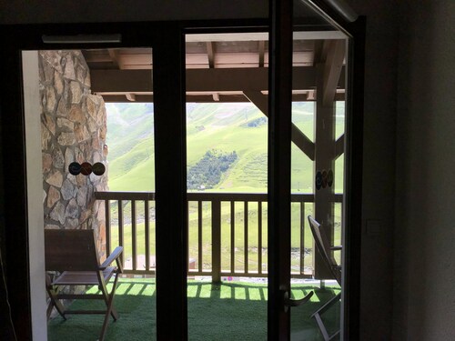 Appart confort, pied des pistes, piscine et sauna.