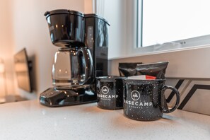 Kaffe og/eller kaffemaskine