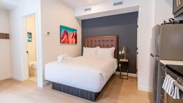 Een strijkplank/strijkijzer, gratis wifi, beddengoed