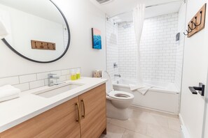 Shower, towels - Basecamp Resorts Revelstoke I Two Bedroom Suite (Dog Friendly) (Revelstoke)