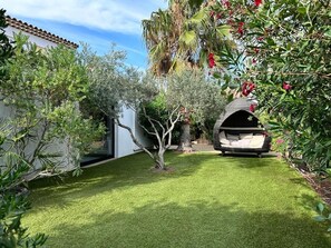 Property grounds - Villa Design Piscine All comforts 5 minutes walk from the beach. (Saint-Cyr-sur-Mer)