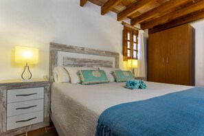 2 slaapkamers, een strijkplank/strijkijzer, reisbedje, wifi