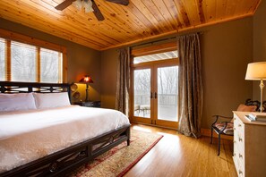 4 dormitorios, escritorio, tabla de planchar con plancha y cuna de viaje