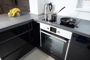 Frigorífic, microones, forn i placa de cuina