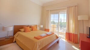 4 chambres, fer et planche à repasser, lit parapluie, Wi-Fi gratuit