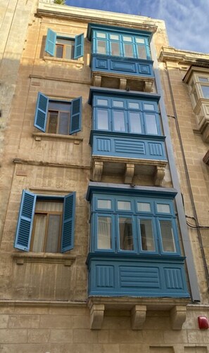 تفاصيل الفندق من الخارج