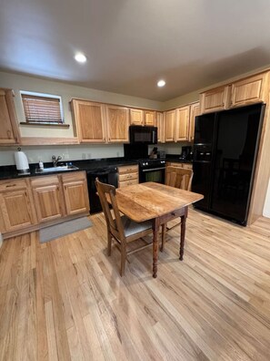 Fridge, microwave, oven, stovetop - The Suite at Casa Encantado (Santa Fe)