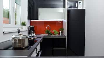 Geladeira, micro-ondas, fogĂŁo, cooktop