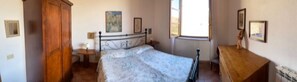 4 bedrooms, travel cot, free WiFi, bed sheets