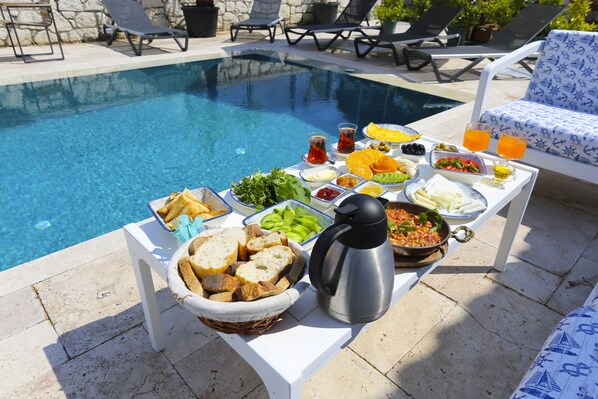 Free daily continental breakfast - Anchor Alacatı (Cesme)