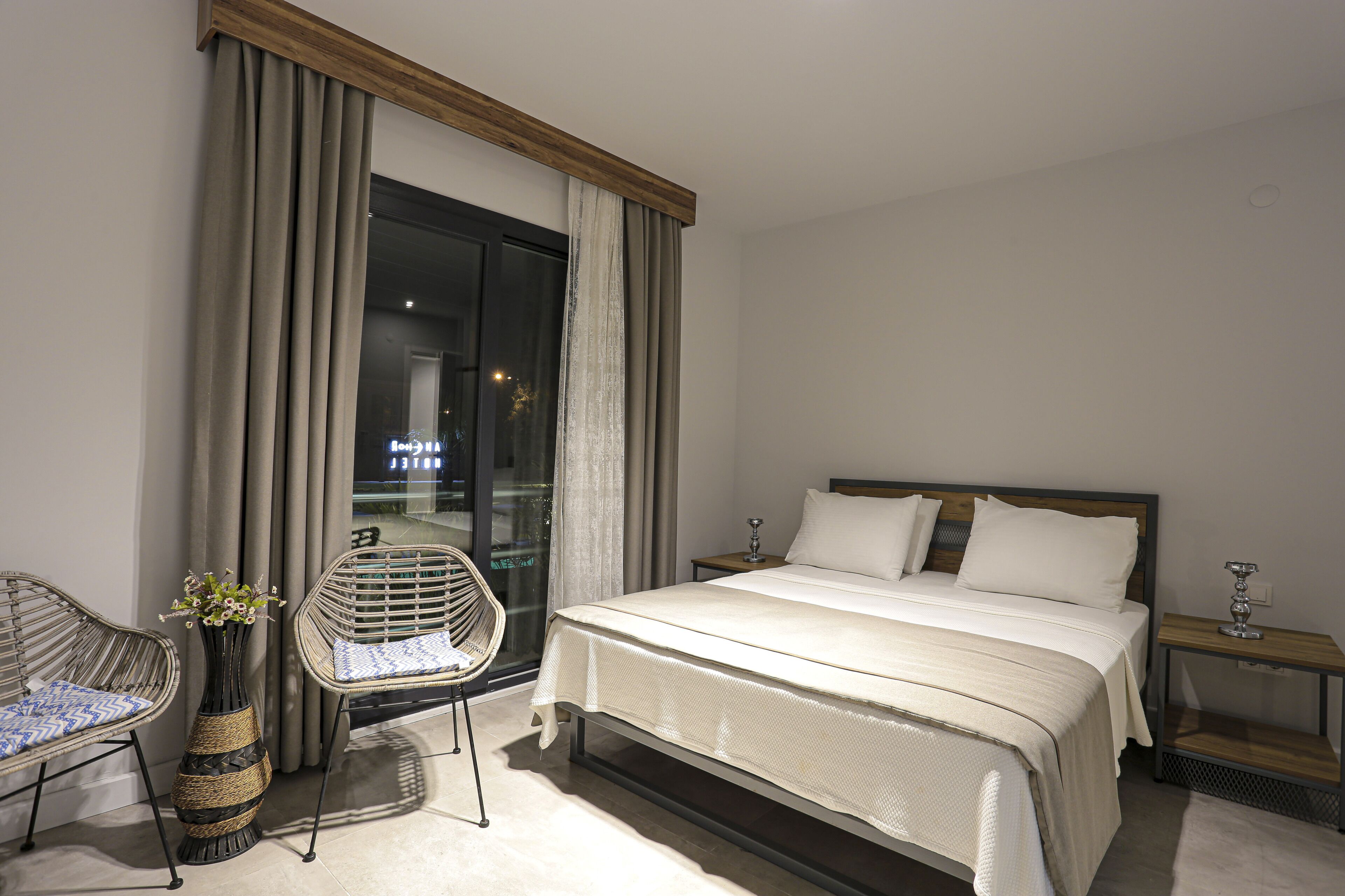 deluxe double room | free wifi, bed sheets