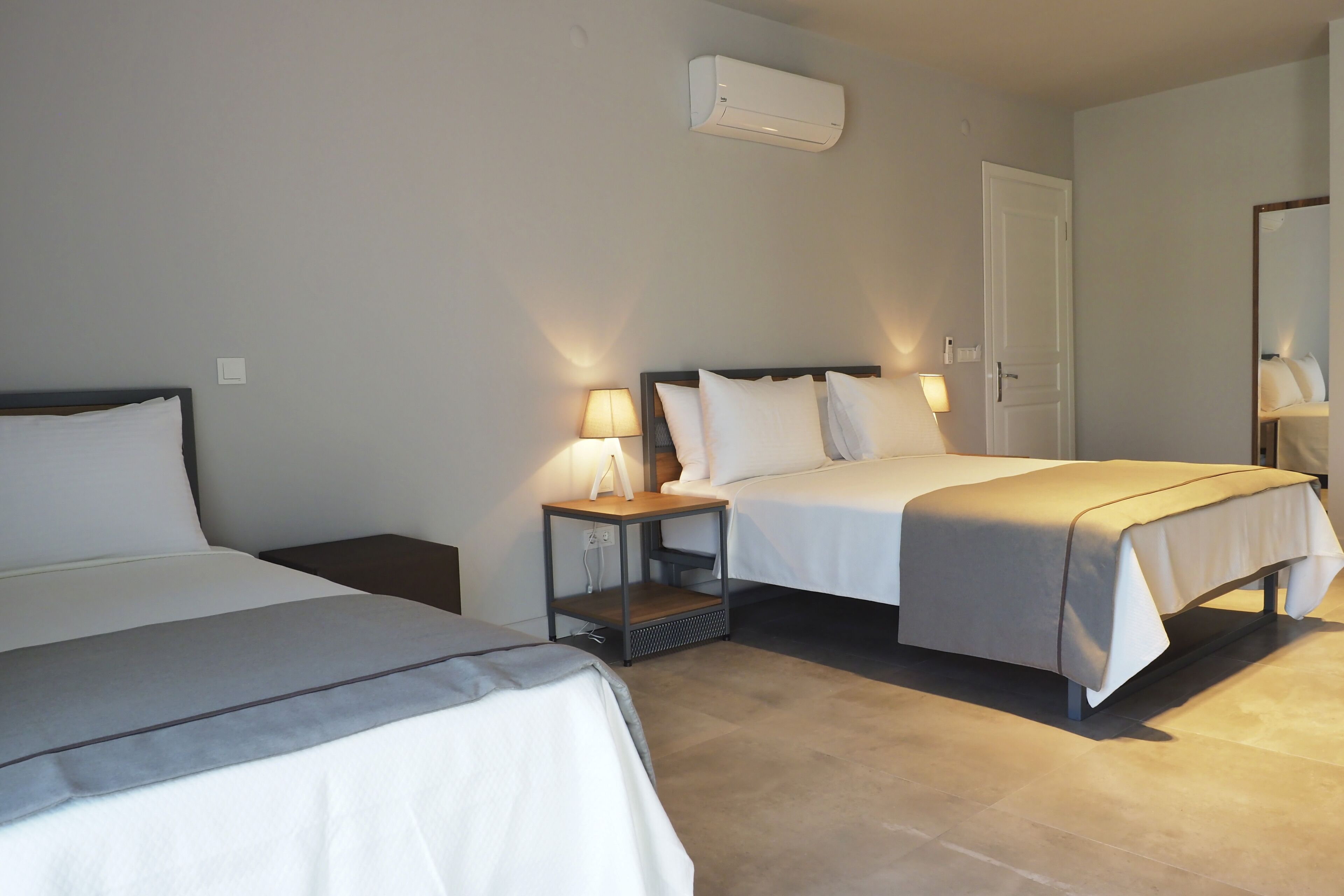deluxe triple room | free wifi, bed sheets