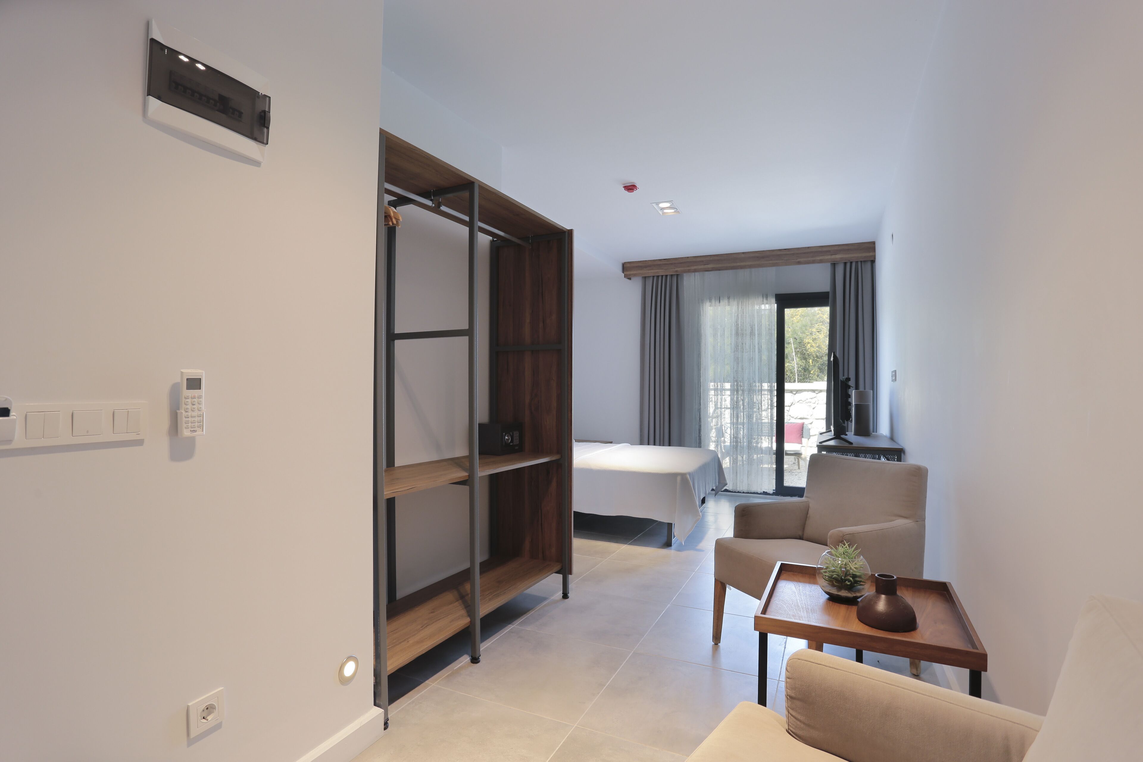 deluxe double room | free wifi, bed sheets