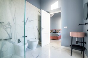 Een douche, een haardroger