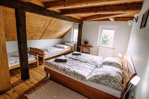 4 bedrooms, free WiFi, bed sheets, wheelchair access - Spacious garden Cottage Prameny (Prameny)