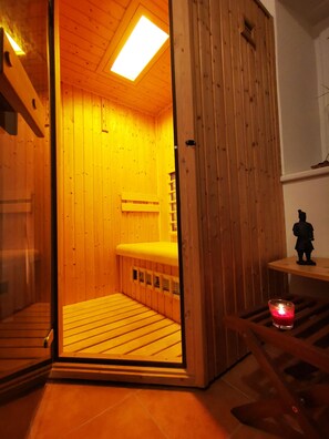 Sauna - Spacious garden Cottage Prameny (Prameny)