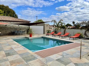 Piscina all'aperto, una piscina riscaldata
