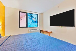 Premium bedding, iron/ironing board, free WiFi, bed sheets